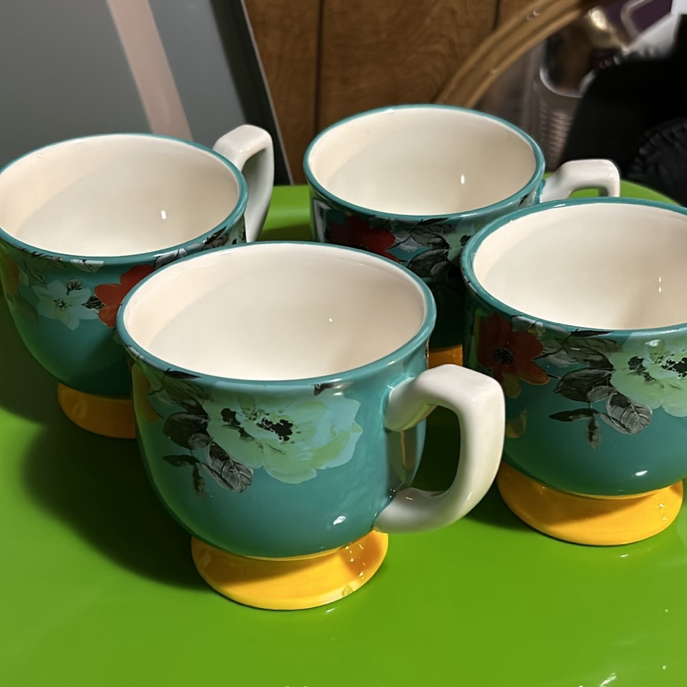 Four pioneer woman coffee mugs